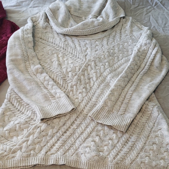 2 maternity sweaters - Picture 4 of 7